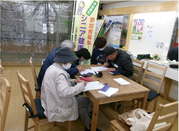 飯塚市シルバー　九州工業大学 学生のスマホ教室